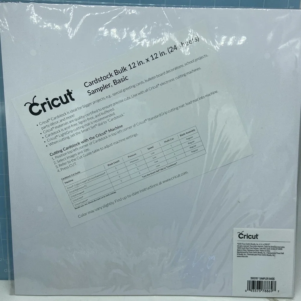 Cricut Vinyl Bundle 4 Rolls Foil Glitter Samplers Cardstock & 4 Cutting Mats